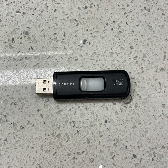 SanDisk 2.0 2GB Cruzer Micro USB 2.0 Flash Drive - Picture 3 of 4